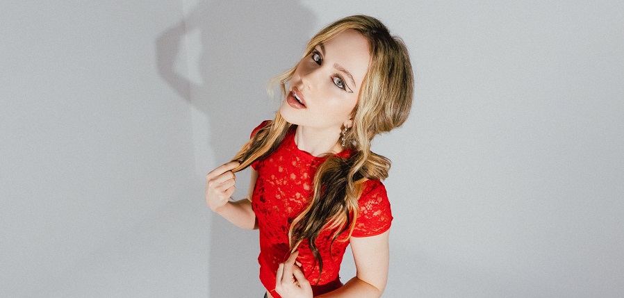 Interview with Kacey Fifield on New Pop Single ‘HOLD UR PEACE’